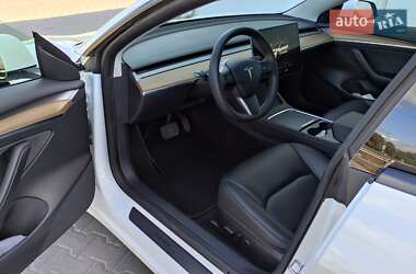Седан Tesla Model 3 2022 в 