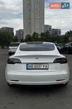 Седан Tesla Model 3 2021 в 