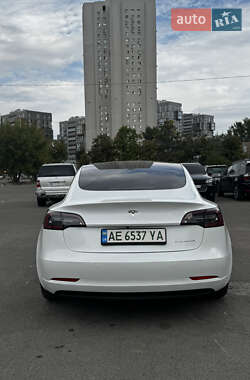 Седан Tesla Model 3 2021 в 