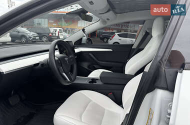 Седан Tesla Model 3 2021 в 