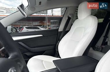 Седан Tesla Model 3 2021 в 