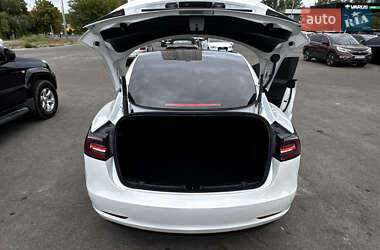 Седан Tesla Model 3 2021 в 