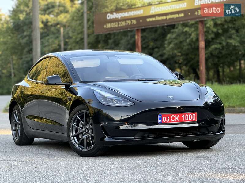 Седан Tesla Model 3 2021 в 