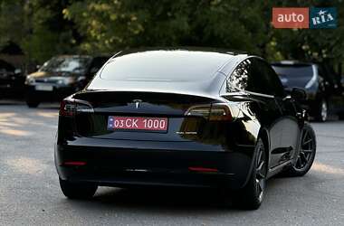 Седан Tesla Model 3 2021 в 