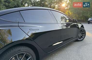 Седан Tesla Model 3 2021 в 