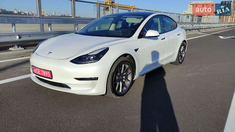 Седан Tesla Model 3 2022 в Києві