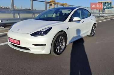 Седан Tesla Model 3 2022 в 