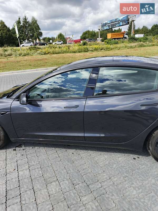 Седан Tesla Model 3 2024 в Львове