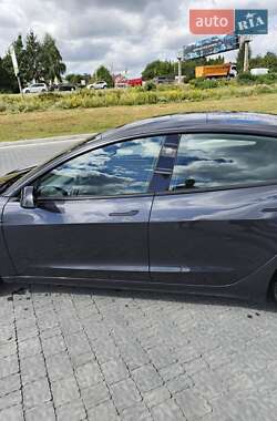 Седан Tesla Model 3 2024 в 