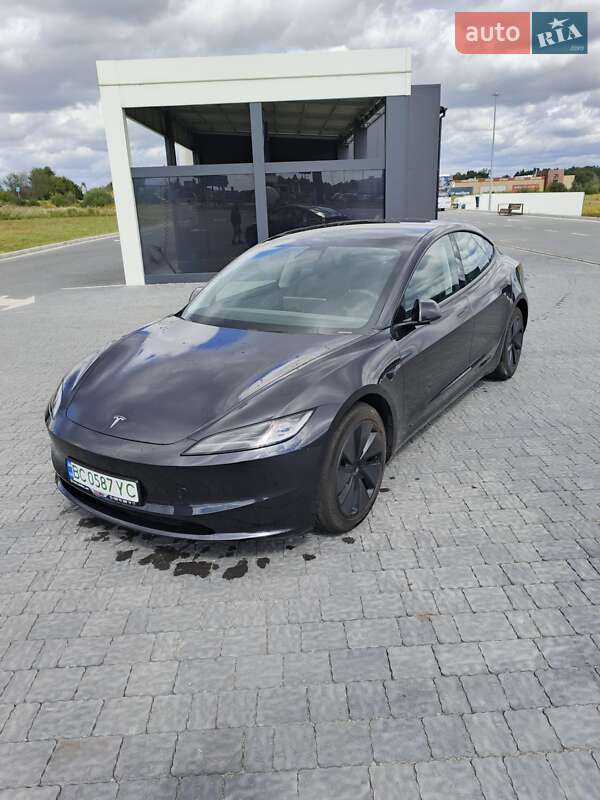 Седан Tesla Model 3 2024 в Львове