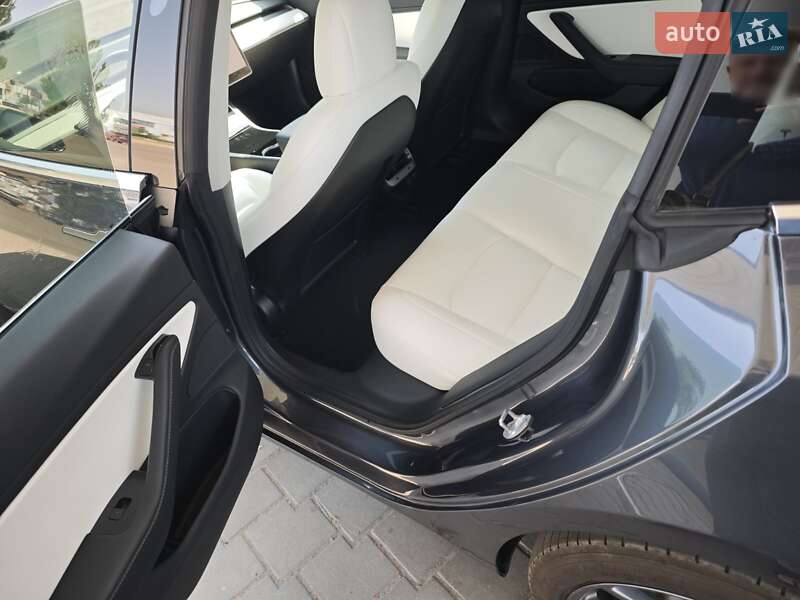 Седан Tesla Model 3 2018 в Миколаєві