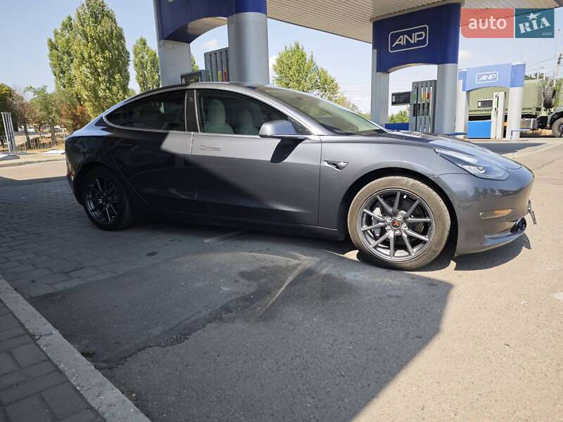 Седан Tesla Model 3 2018 в Миколаєві