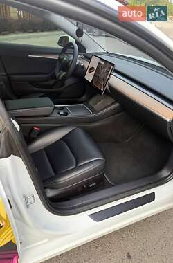 Седан Tesla Model 3 2021 в 