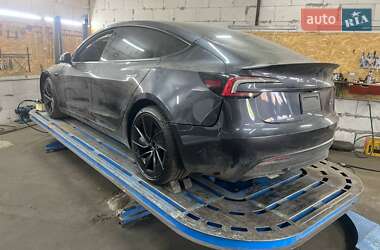 Седан Tesla Model 3 2024 в 