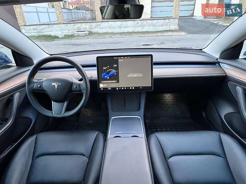 Седан Tesla Model 3 2021 в Львове