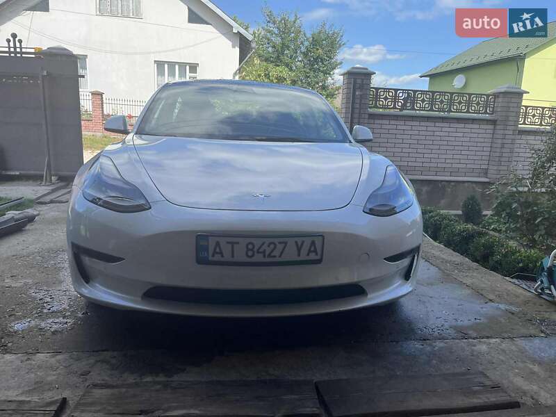 Седан Tesla Model 3 2022 в Тлумаче