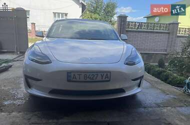 Седан Tesla Model 3 2022 в 
