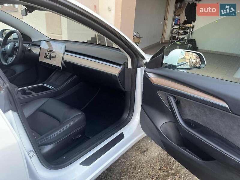 Седан Tesla Model 3 2022 в Тлумаче