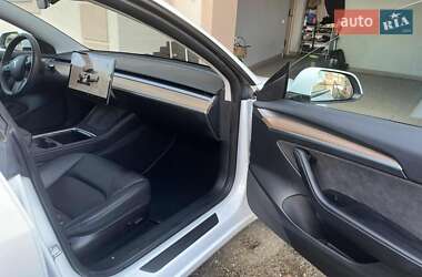Седан Tesla Model 3 2022 в 