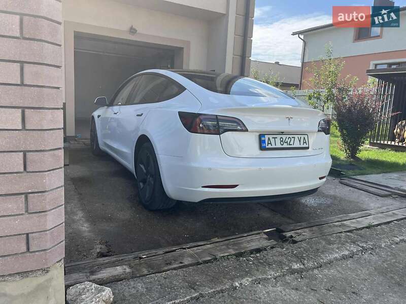 Седан Tesla Model 3 2022 в Тлумаче