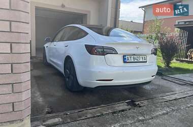 Седан Tesla Model 3 2022 в 