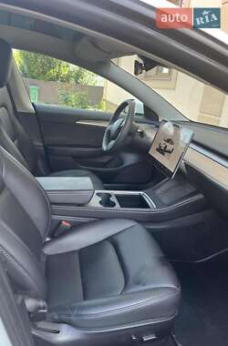 Седан Tesla Model 3 2022 в 