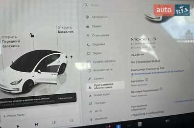 Седан Tesla Model 3 2022 в 