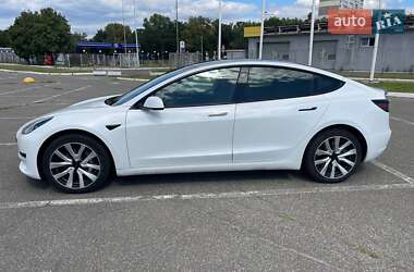 Седан Tesla Model 3 2023 в 