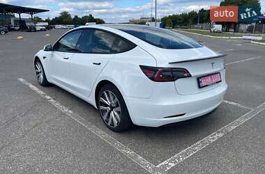 Седан Tesla Model 3 2023 в 