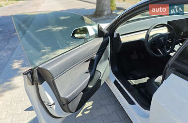 Седан Tesla Model 3 2020 в 