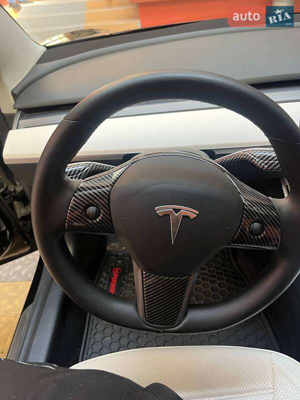 Седан Tesla Model 3 2019 в Львові