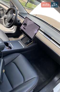 Седан Tesla Model 3 2021 в 