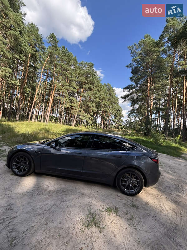 Седан Tesla Model 3 2018 в Луцке