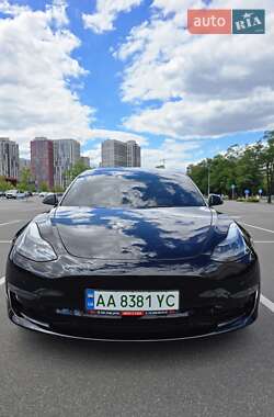Седан Tesla Model 3 2022 в 