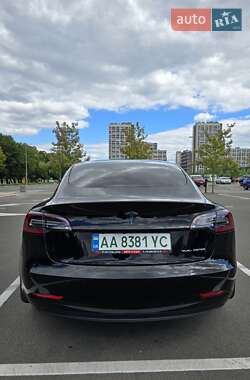 Седан Tesla Model 3 2022 в 