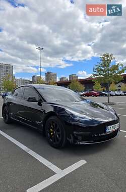 Седан Tesla Model 3 2022 в 