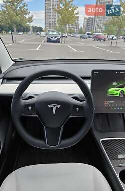 Седан Tesla Model 3 2022 в 