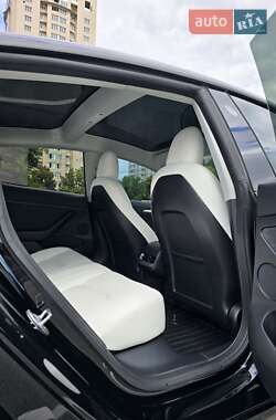 Седан Tesla Model 3 2022 в 