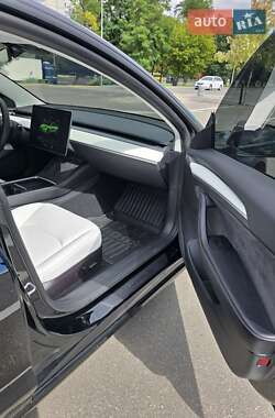 Седан Tesla Model 3 2022 в 
