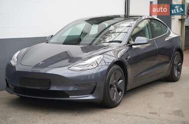 Седан Tesla Model 3 2023 в 