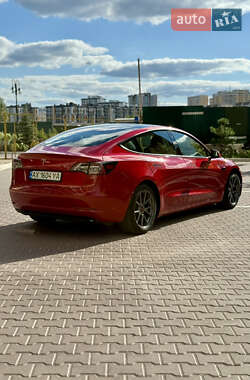 Седан Tesla Model 3 2021 в 