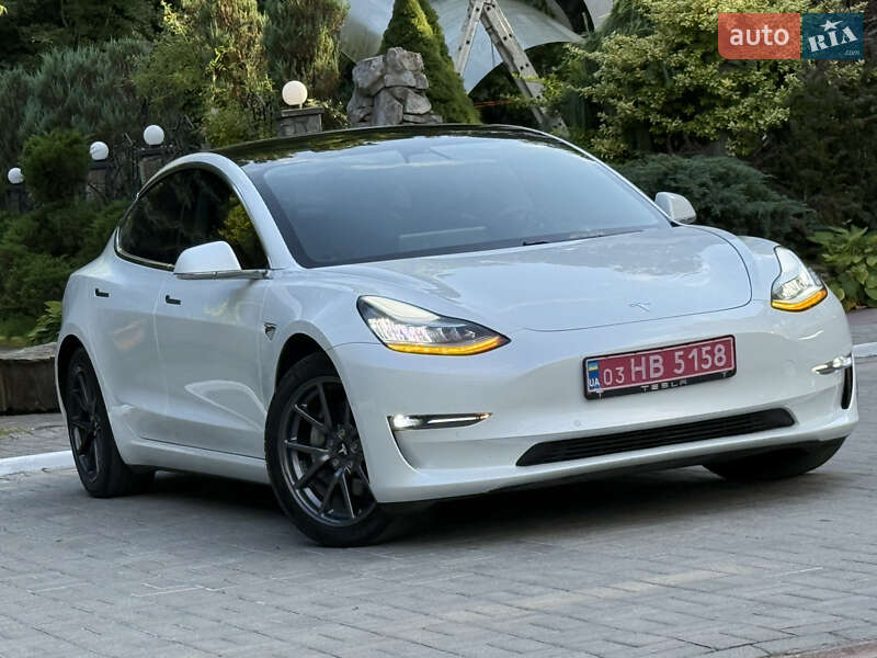 Седан Tesla Model 3 2020 в 