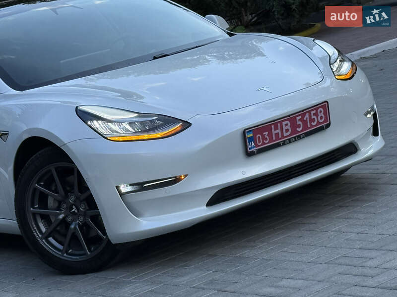 Седан Tesla Model 3 2020 в Дрогобыче