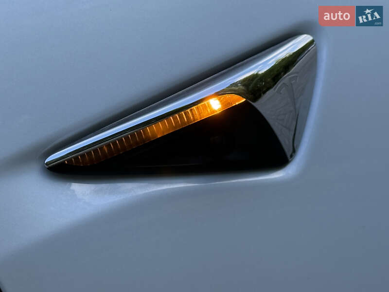 Седан Tesla Model 3 2020 в Дрогобыче