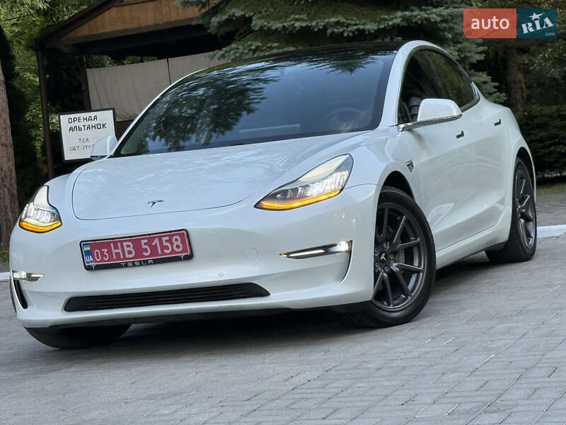 Седан Tesla Model 3 2020 в Дрогобыче