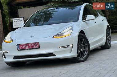 Седан Tesla Model 3 2020 в 