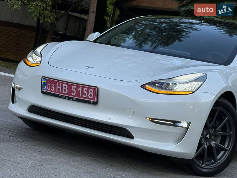 Седан Tesla Model 3 2020 в Дрогобыче