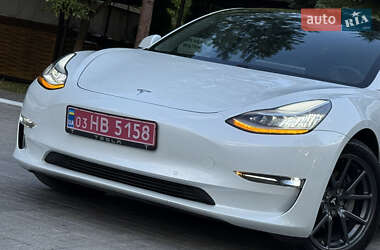 Седан Tesla Model 3 2020 в 