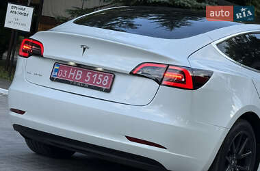 Седан Tesla Model 3 2020 в 
