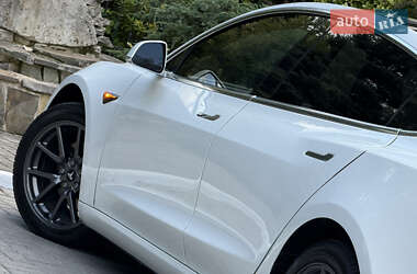 Седан Tesla Model 3 2020 в 